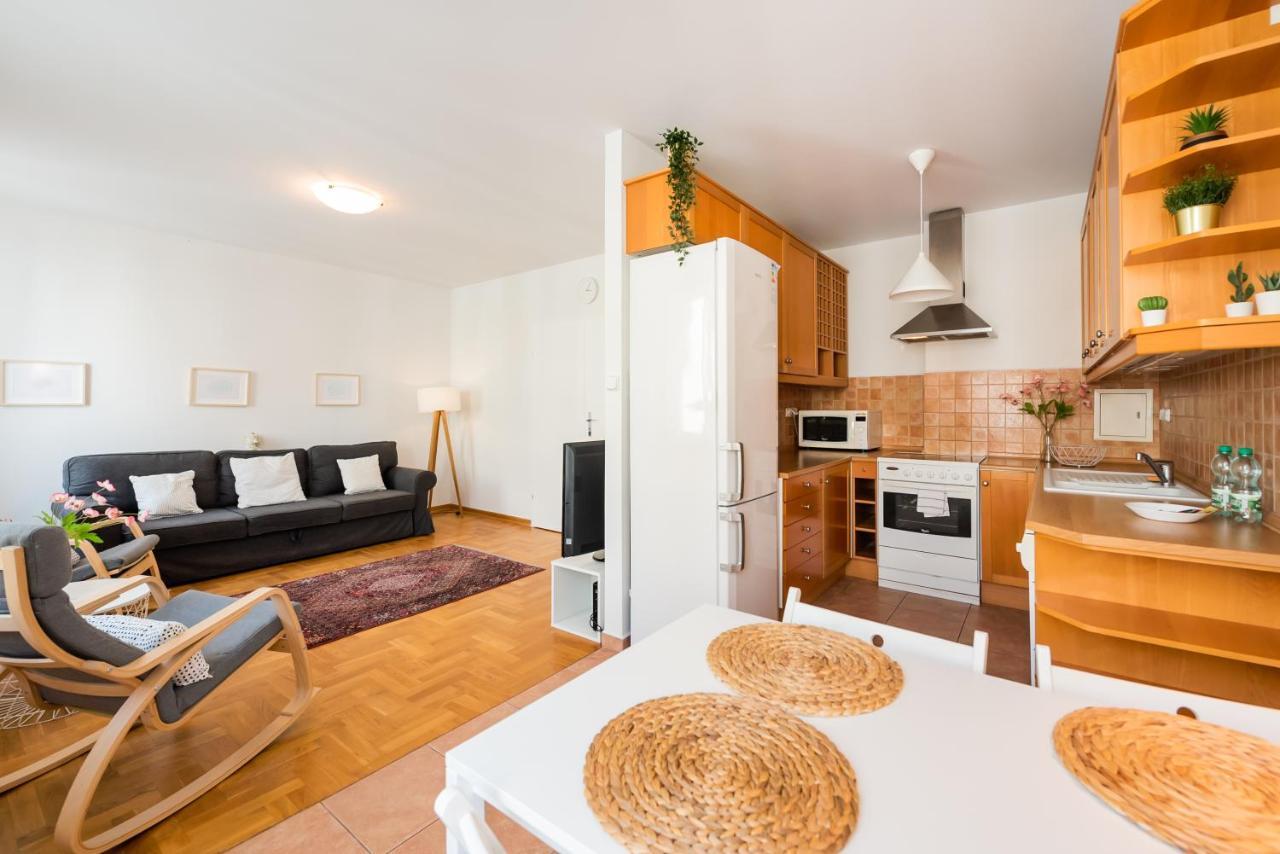 New Town Spacious Apartment Warsaw Ngoại thất bức ảnh